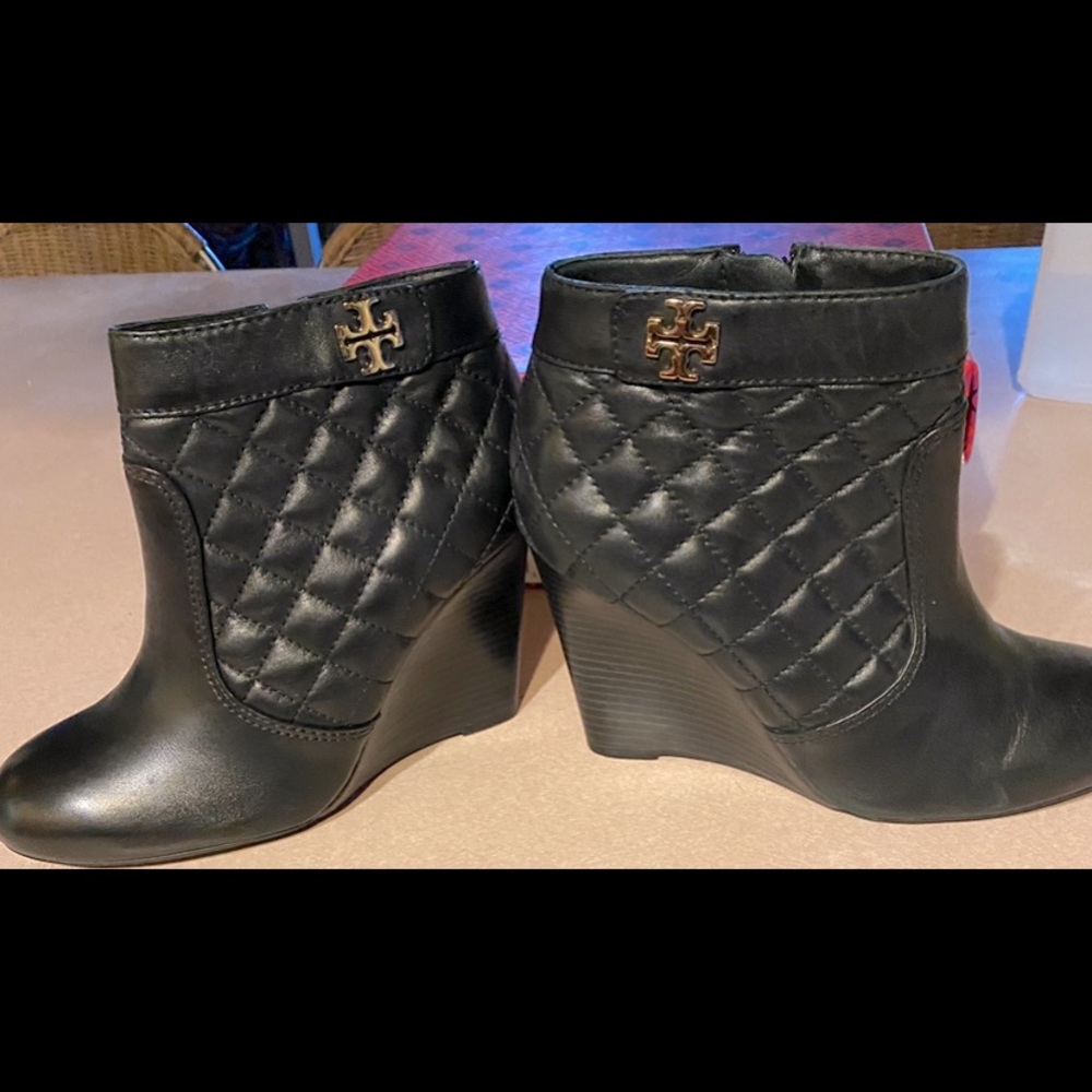 💋LAST DAY SALE💋TORY BURCH QUILTED WEDGE BOOTIES
